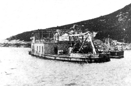  Foto de la batería flotante Duque de Tetuán.