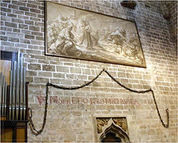 Cadenas que impedían el paso al puerto de Marsella, se conservan en la Catedral de la ciudad de Valencia.