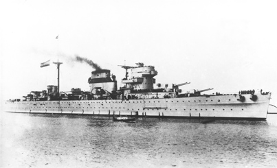 Foto del crucero Canarias en su primera época.