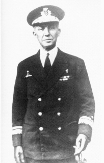 Fotografía en blanco y negro de don Mateo García de los Reyes. Contralmirante de la Real Armada Española. Ministro de Marina.