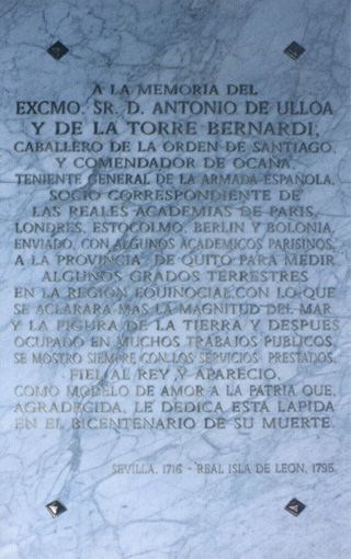  Fotografía de la lápida en el Panteón de Marinos Ilustres de San Fernando de don Antonio de Ulloa y de la Torre Guiral. Cortesía del Museo Naval. Madrid.
