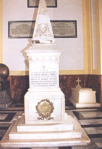 Foto del mauselo en el que esta enterrado don Casto Méndez Núñez, en el Panteón de Marinos Ilustres de San Fernando en la ciudad de Cádiz