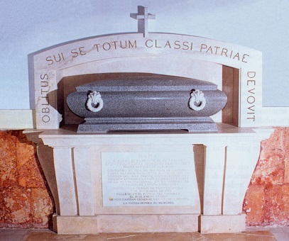 Mausoleo en el Panteón de Marinos Ilustres en recuerdo de don Francisco Moreno Fernández. Almirante. I Marqués de Alborán.