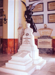 Mausoleo en el Panteón de Marinos Ilustres en recuerdo de don Joaquín Bustamante y Quevedo