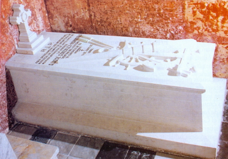 Fotografía de su sepulcro en el Ilustre Pateón de Marinos.