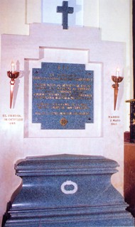Mausoleo en el Panteón de Marinos Ilustres en recuerdo de don Salvador Moreno Fernández.