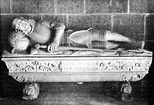  Fotografía en blanco y negro del sepulcro con la figura tallada sobre la lápida.